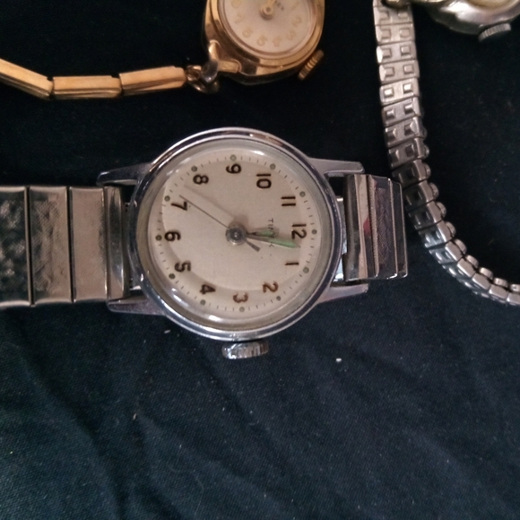 Lot of five small vintage timex watches - Picture 6 of 13